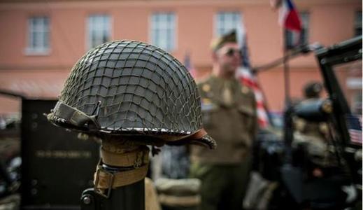 二战的美军钢盔上为何会有一张渔网它的存在减少了7万伤亡