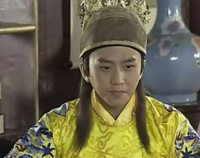 "已经有点人气的他开始疯狂接戏,《少年康熙》《天下第一》《明末风云
