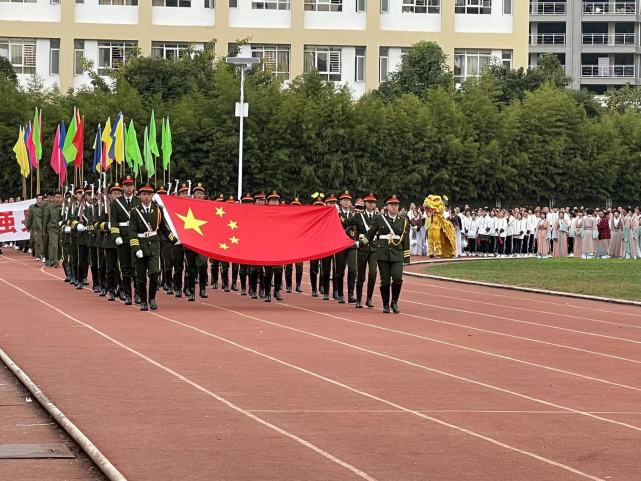 12月1日,昆明市第十四中学2021年体育艺术节开幕.