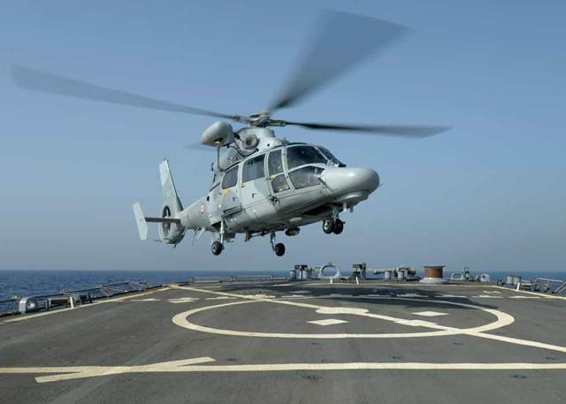 战斗的海豚法国as565黑豹多用途军用直升机