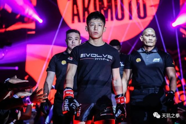 秋元皓贵目前也是进化拳馆的一员 在进军踢拳界之后,秋元皓贵曾经在十