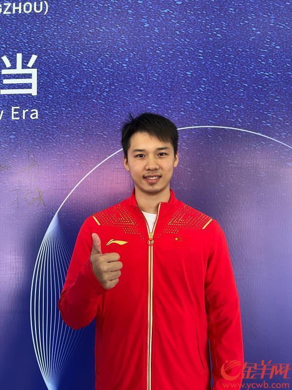 奥运冠军陈艾森勉励青年坚持梦想不懈努力