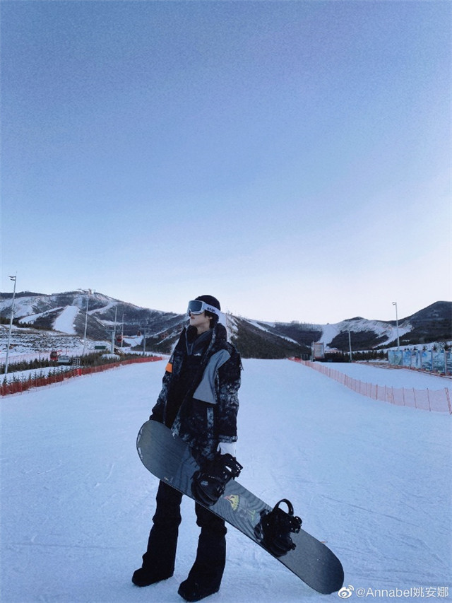 姚安娜晒滑雪美照,男友风造型外酷帅,一双大长腿抢镜_腾讯新闻