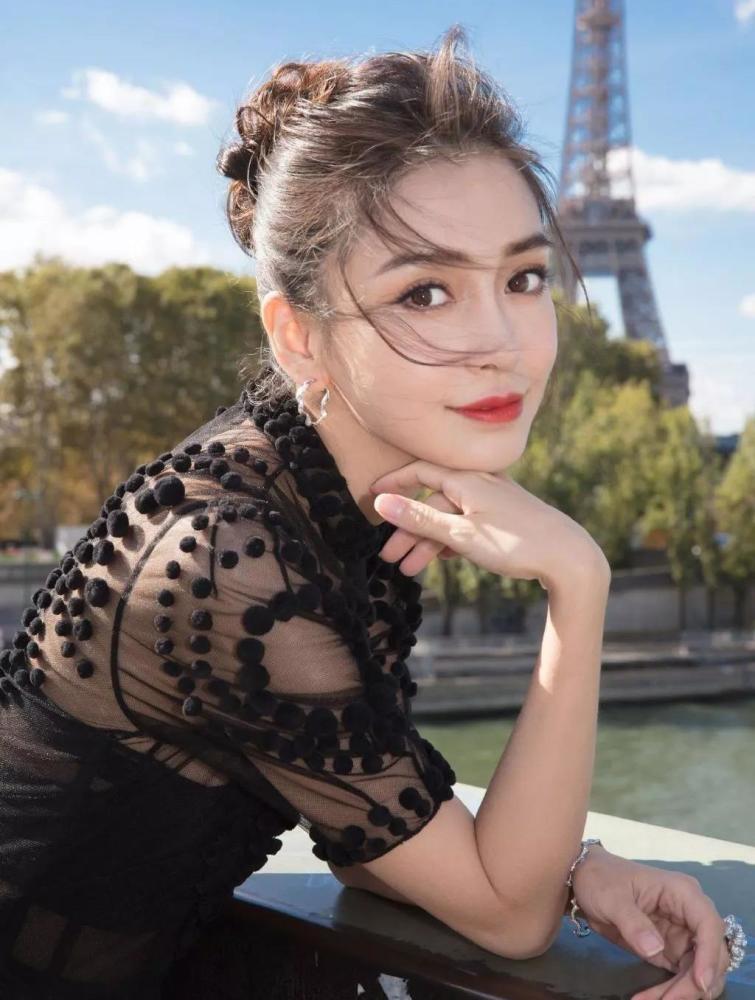 angelababy曾经抠图当女主如今真人成背景她为何沦落至此