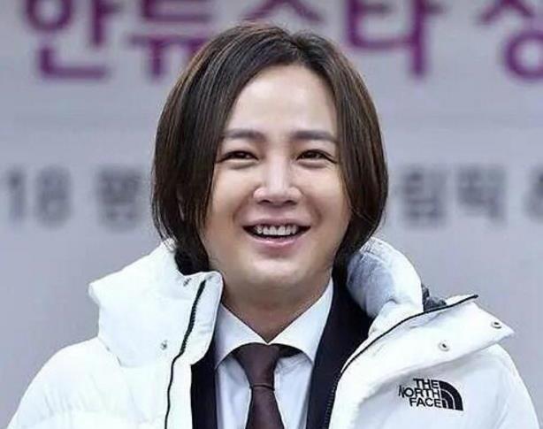 张根硕晒近照,从发福大叔瘦成"玻尿酸男神",直接撞脸俞灏明_腾讯新闻