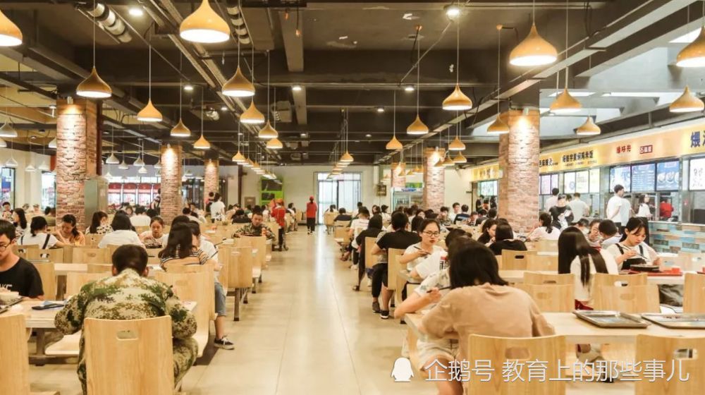 网友却认为这是对于大学生的一种"激励"!