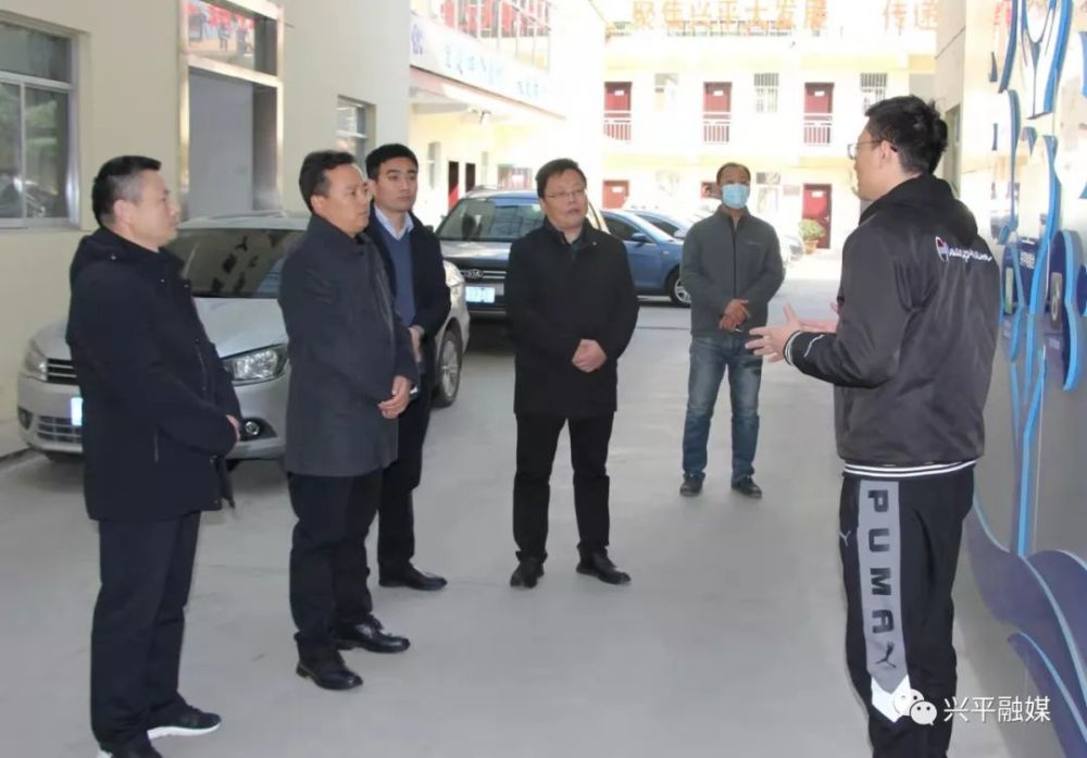 纪鹏玉深入到市融媒体中心各个科(部)室,现场了解