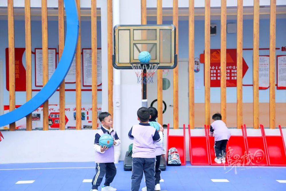 萬物共生慶百年強身健體童築夢雲南師範大學實驗中學附屬幼兒園第三屆