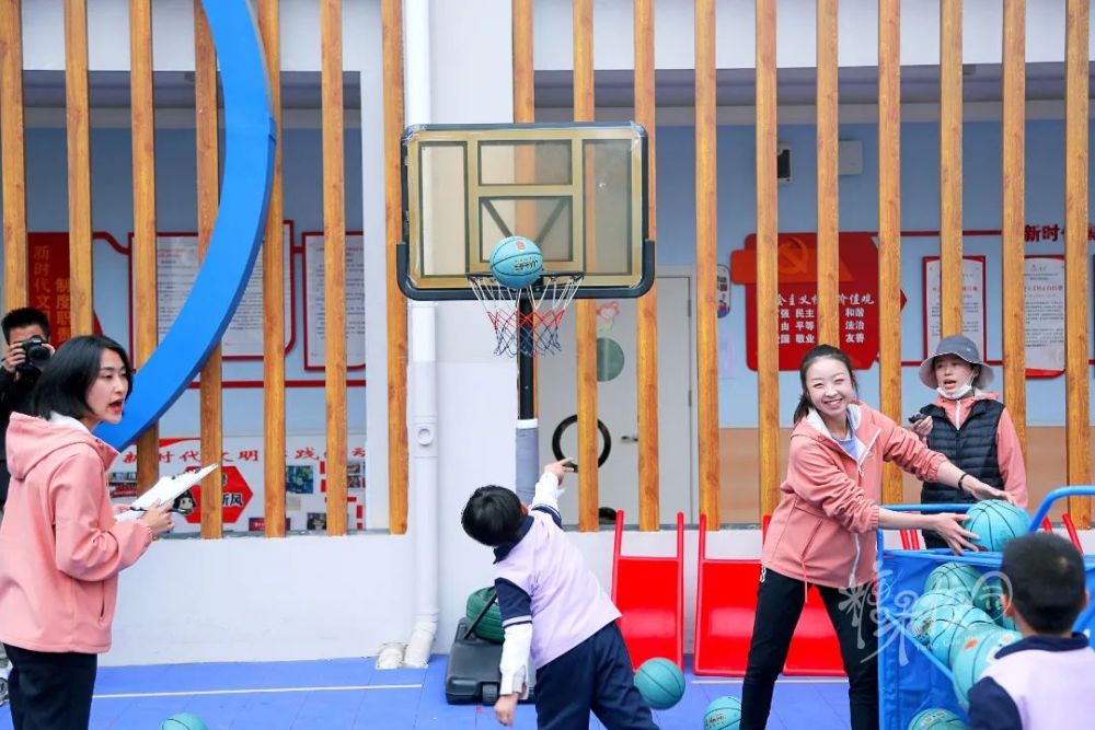 萬物共生慶百年強身健體童築夢雲南師範大學實驗中學附屬幼兒園第三屆