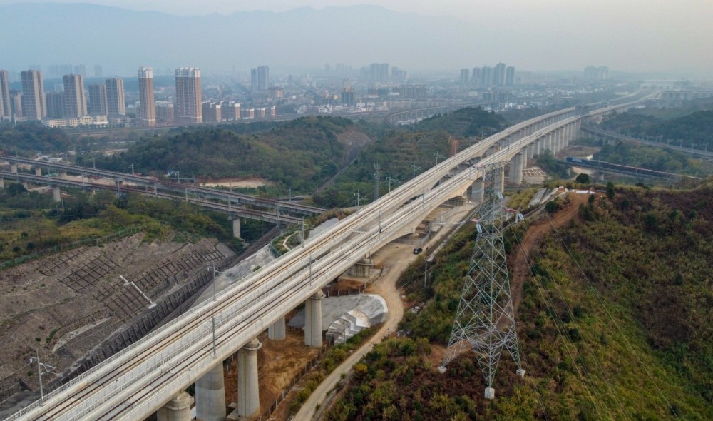 庐山特大桥据建设单位昌九城际铁路股份有限公司相关负责人介绍,安九