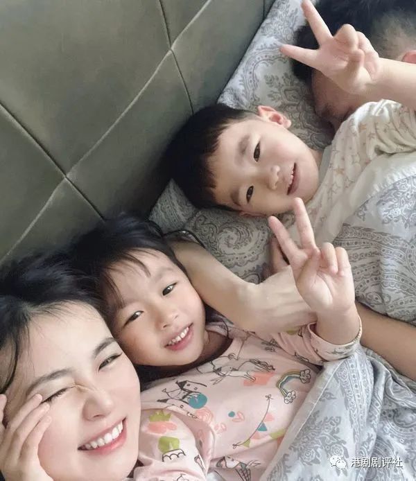 女歌手5年前嫁内地金融才俊 被网友吐槽不用工作后霸气反击 腾讯新闻