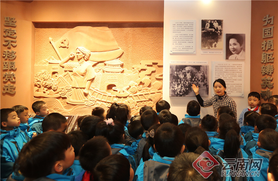 12月1日是"一二·一"运动纪念日,昆明市五华区文林小学举行"书写文林