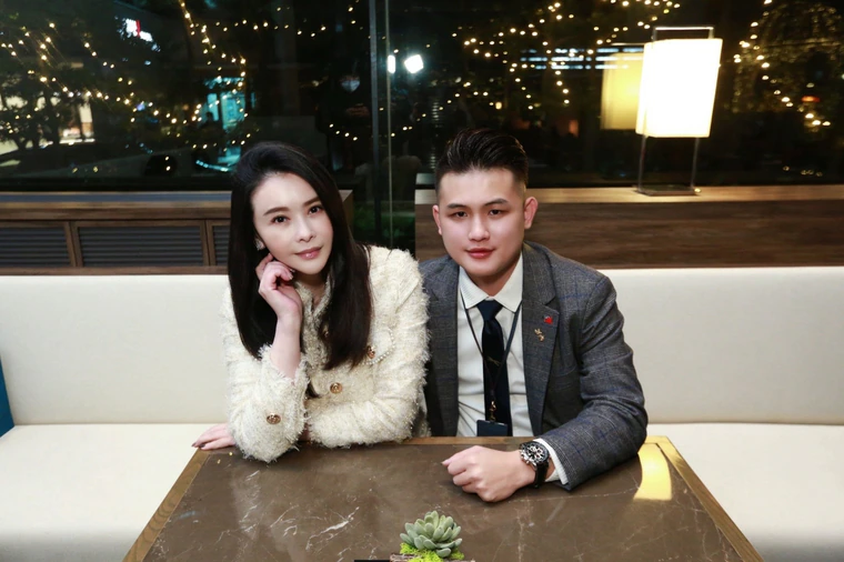 据悉,萧淑慎和老公梁轩安于16年的11月29号相识,截止到目前为止,两人