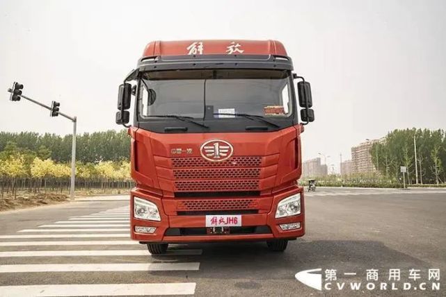 解放jh6领航版获评"年度第一节油舒适重卡"