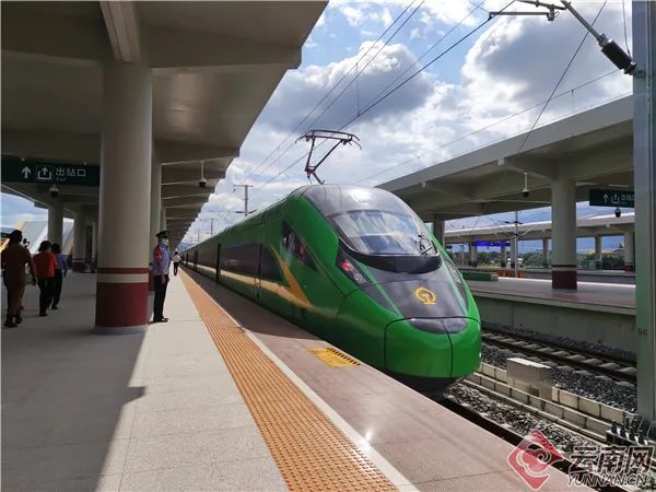 据了解,中老铁路玉磨段运营初期,铁路部门计划开行cr200j复兴号动车组