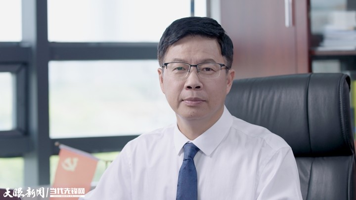 首届贵州杰出人才奖提名者贵州振华新材料股份有限公司总经理向黔新站