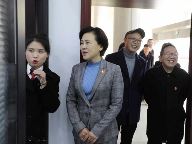 武陵区人大常委会主任曹慧带队深入区人民法院调研指导工作