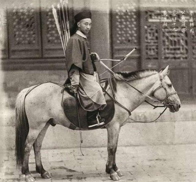 清朝骑马装女套装图片