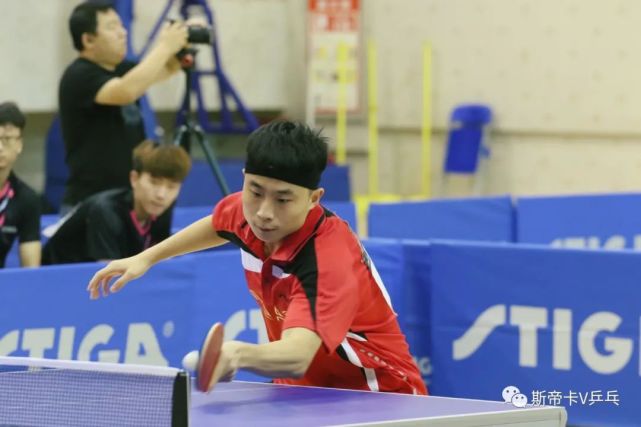 由"西北球王"刘海峰,霍光以及曾浩组成的"老当益壮"组合也纷纷现身,各