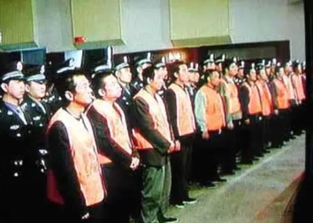 近千名黑帮分子大送葬,牵出惊天大案,01年兰州最大黑帮覆灭始末