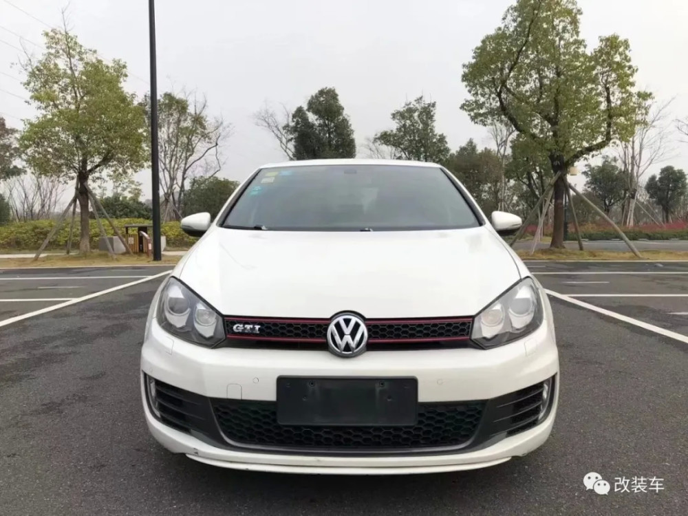 姿態與性能並存的6代高爾夫gti,01年車主表示玩車很窮但很開心