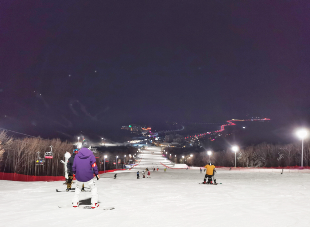 央视第一时间|吉林松花湖滑雪场:尽享夜滑乐趣_腾讯新闻
