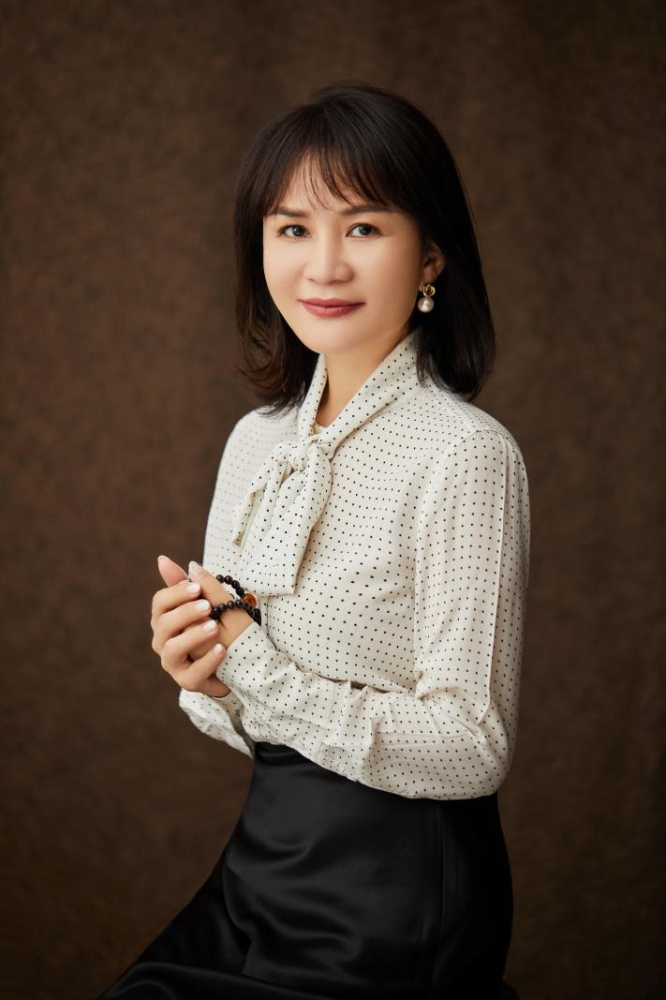 汇丰利华联合创始人龚艳简介:毕业于中央财经大学,硕士学位,中欧国际