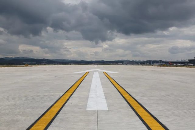 贵阳机场正式启用双跑道!