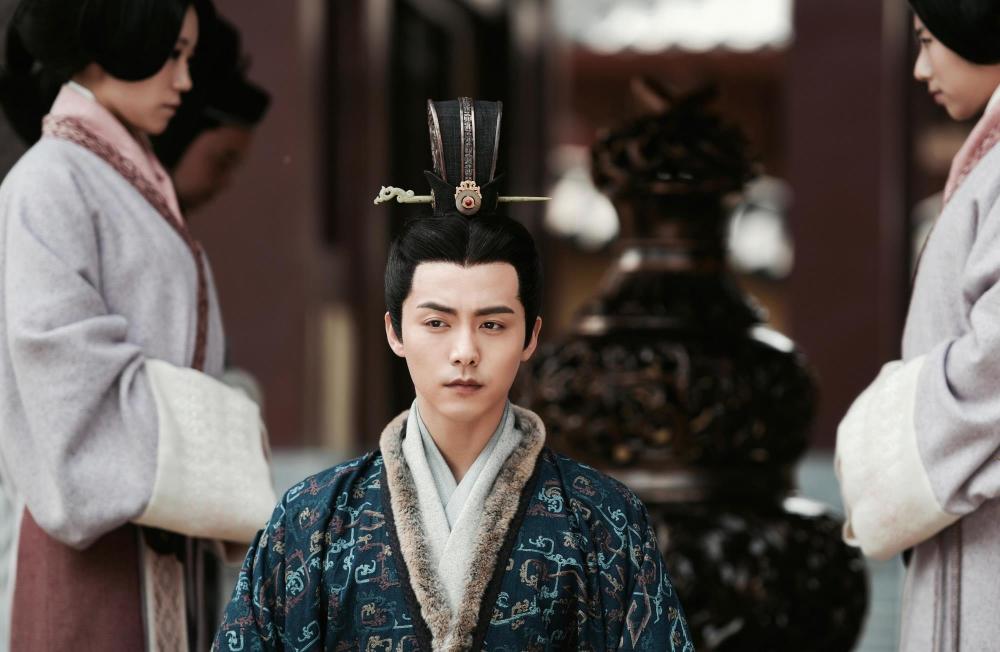 曹植深受曹操宠爱,却争储失败,并不是斗不过曹丕,而是志不在此