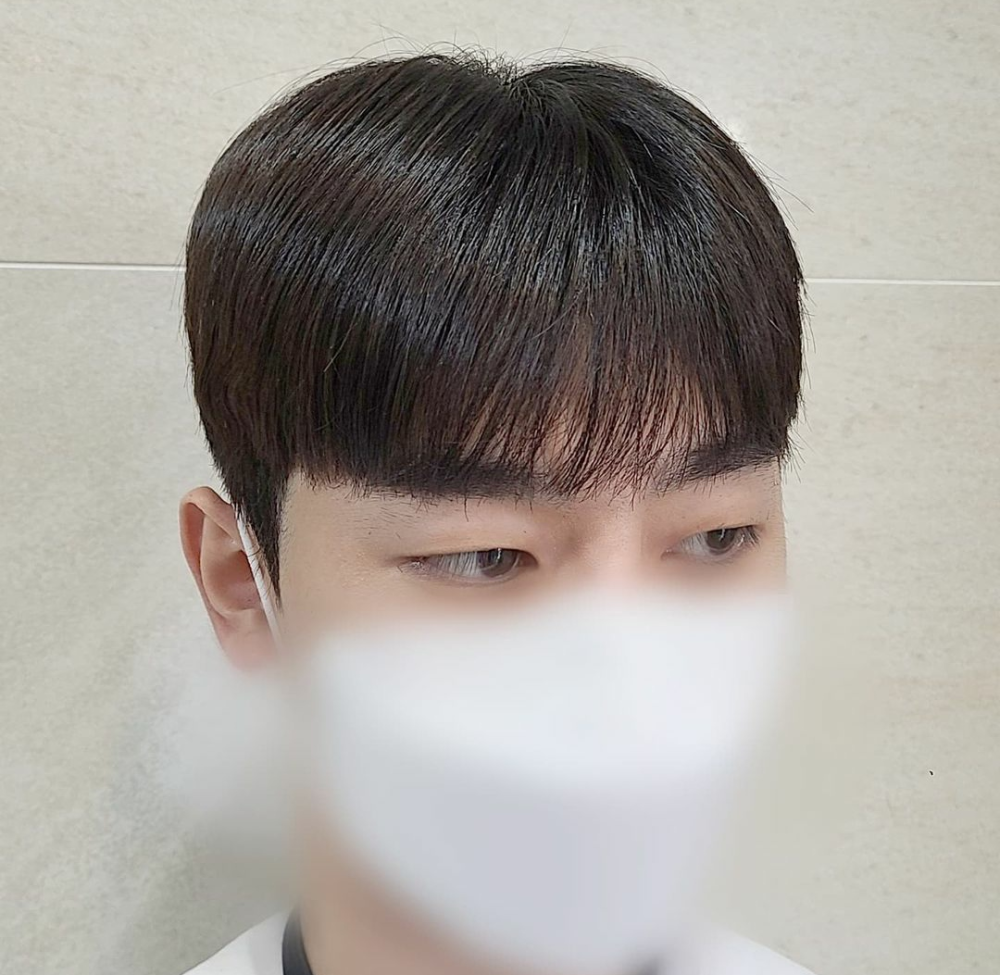 男生齐刘海发型至少年轻五岁