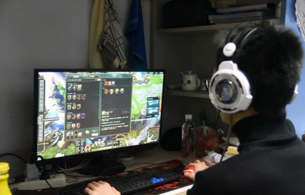 河南高校大学生,深夜串寝玩游戏,被拒后放言:打得你妈都不认识_腾讯