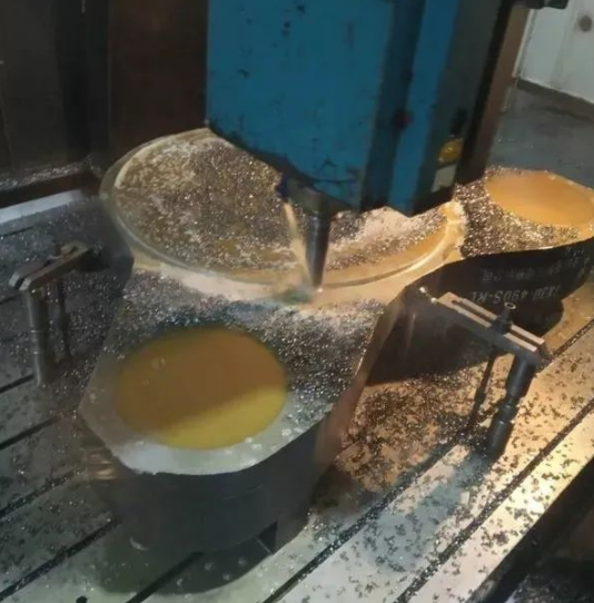 e ,铜公加工出的东西表面(特别是曲面会很顺很均匀