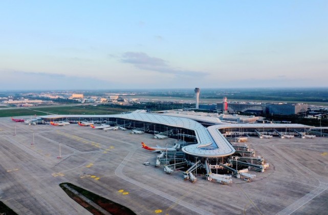 美兰国际机场航站楼图片