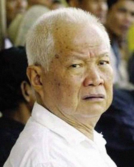 乔森潘比拉那烈亲王大13岁拉那烈亲王已经病故乔森潘还活着