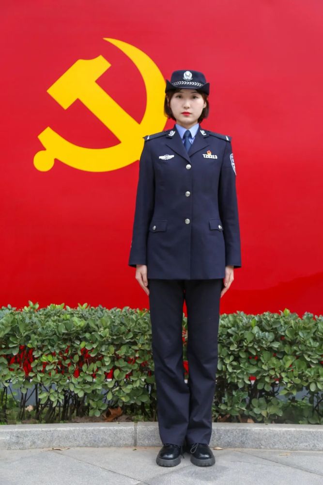 男士长衬男士常服警服象征警察的身份,展现人民警察典雅,庄重和威严的