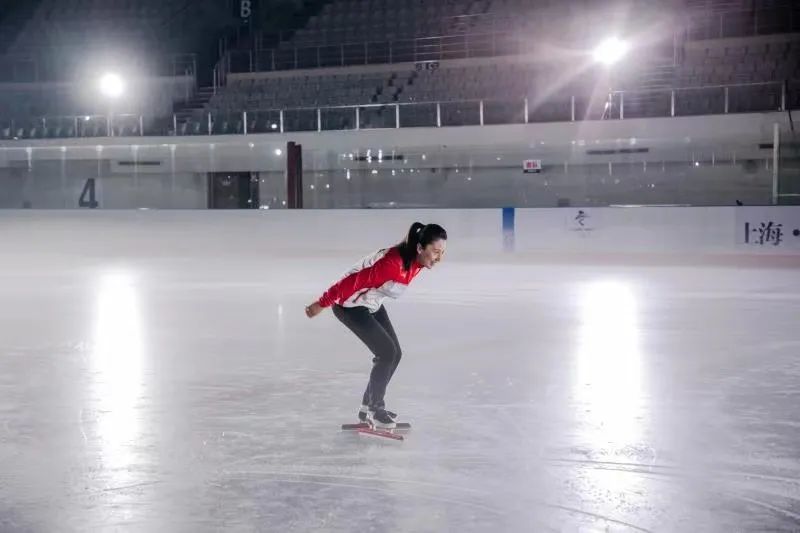 冬奥会首枚金牌获得者杨扬冰上梦想上海飞扬