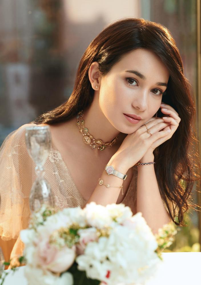 获得长睫毛的可能性较大身高都比较高子女身高70%来自父母遗传混血儿