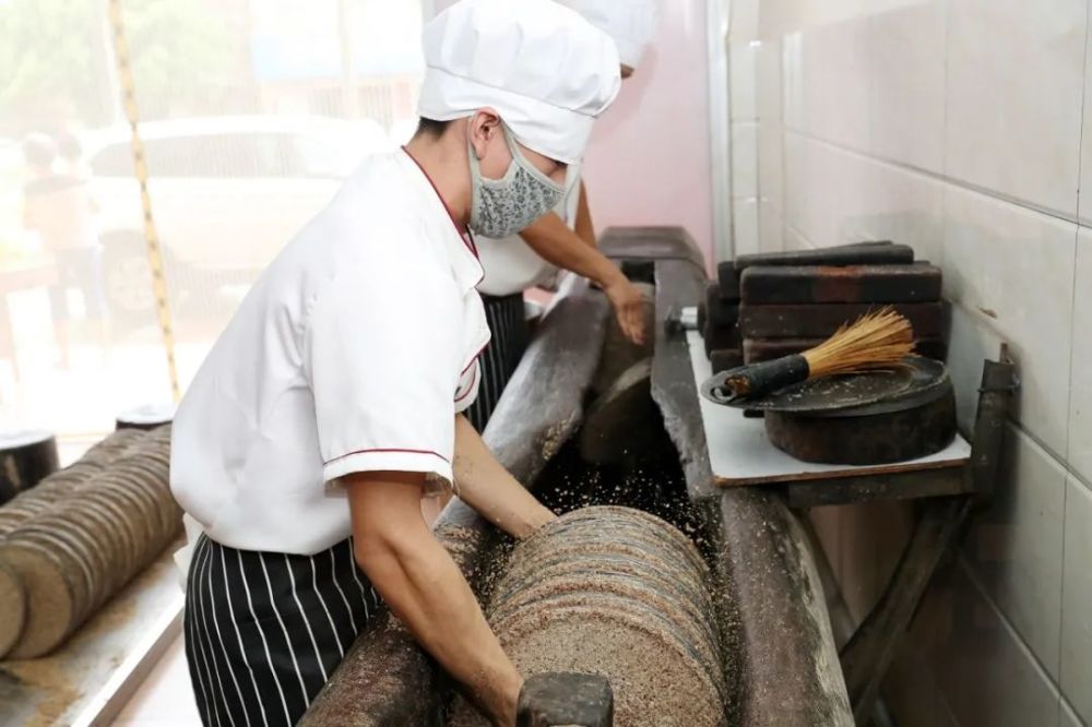 图说|花生油木榨工艺:民间技艺的传承和坚守_腾讯新闻