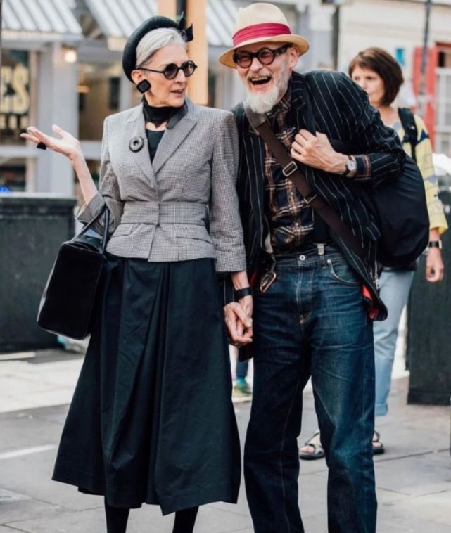 国外街头的老夫妻真有格调情侣穿搭高级时髦值得国人借鉴