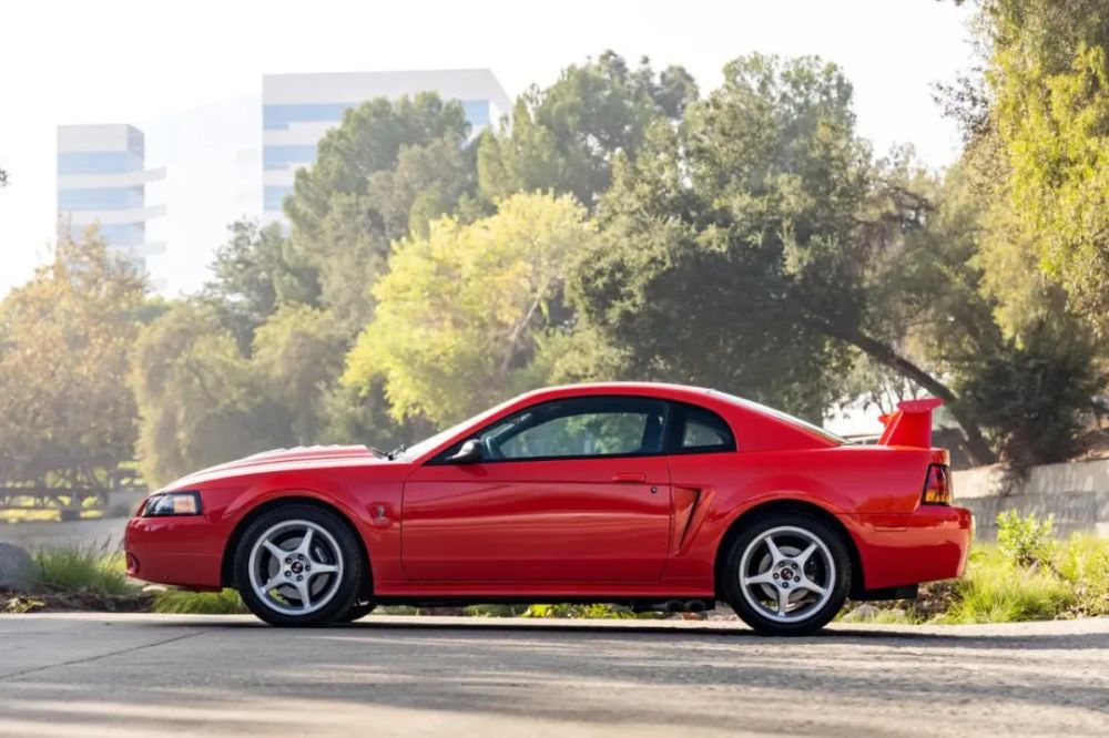 全球限量300台低里程罕见的2000年福特野马svtcobrar