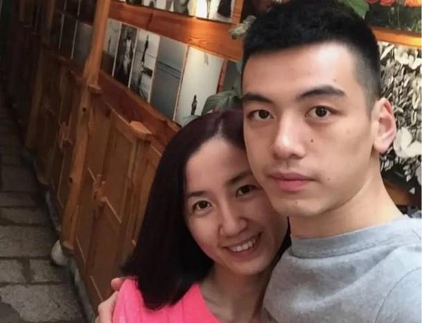 当时刘迦毕业之后在军区文工团工作,也是在这个时候他才和陈琛相识