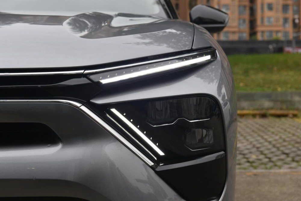 16t爱信8at标配魔毯悬挂轴距2785mm一上市就火了