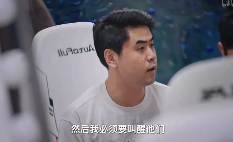 這名監督與聖槍哥今年一起加入edg,在聖槍哥