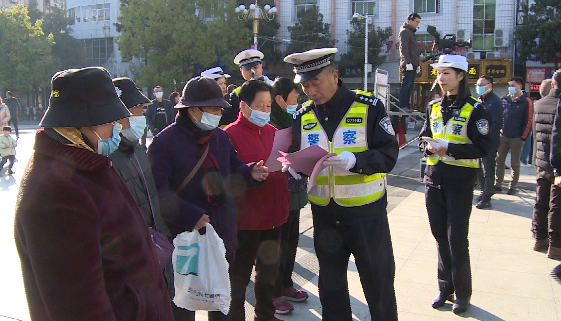 罗田县公安局交警大队开展122交通安全日宣传活动