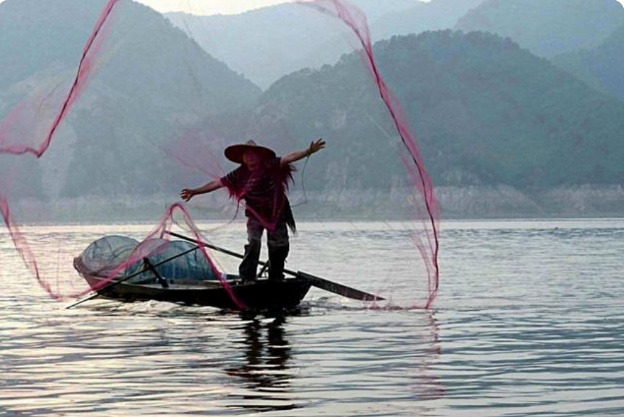 作为一位土生土长的东北人,华振河原来是黑龙江省北安市的一个普通