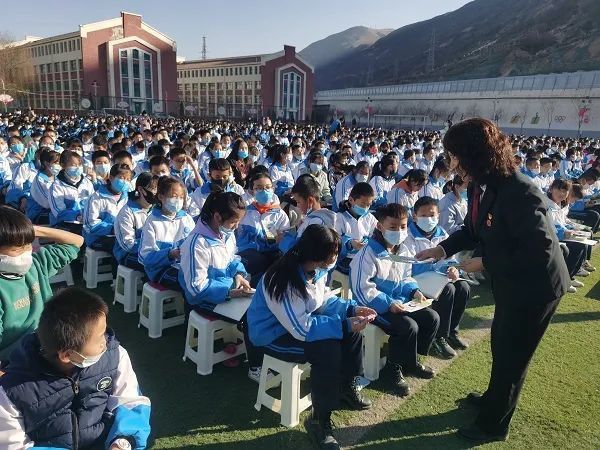 喜报民和县法院四级高级法官李静荣获海东市优秀法治副校长称号