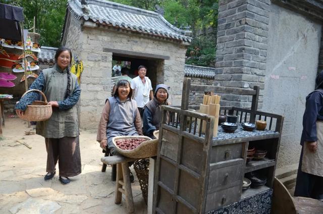 古代贵族衣裙曳地为何不怕弄脏原来是贫穷限制了我们的想象力