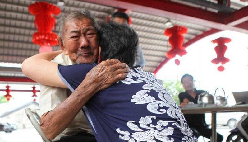 37岁被抓壮丁,2次被俘,"牺牲"64年,102岁再见爱女