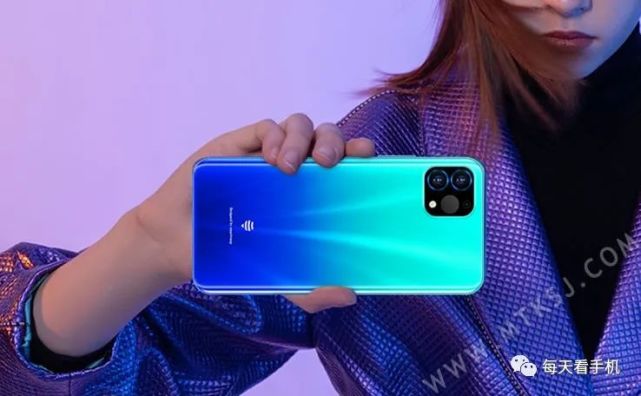 388元起小黄蜂新推百元级手机x12pro竟然配备指纹识别和水滴屏