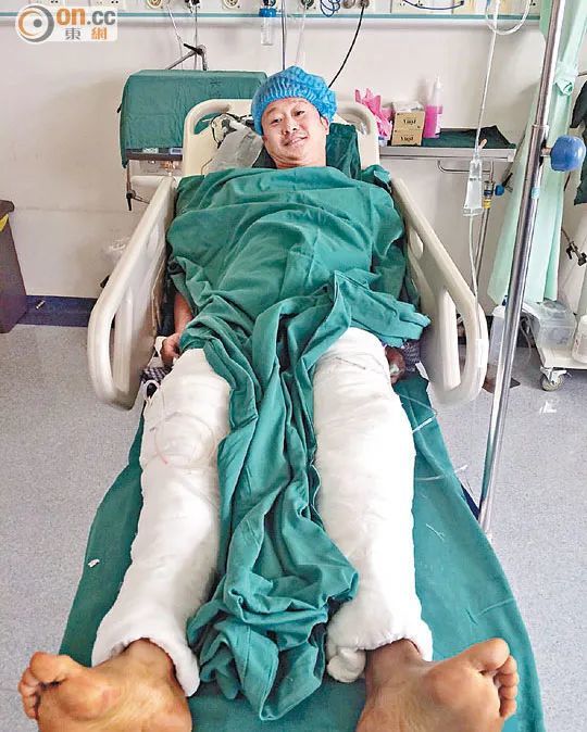 十四岁,他腰部脊椎受伤,下身瘫痪在床,生活不能自理,可他也没有就此